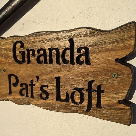 Apartamento Granda Pat'S Loft Crossmaglen Exterior foto